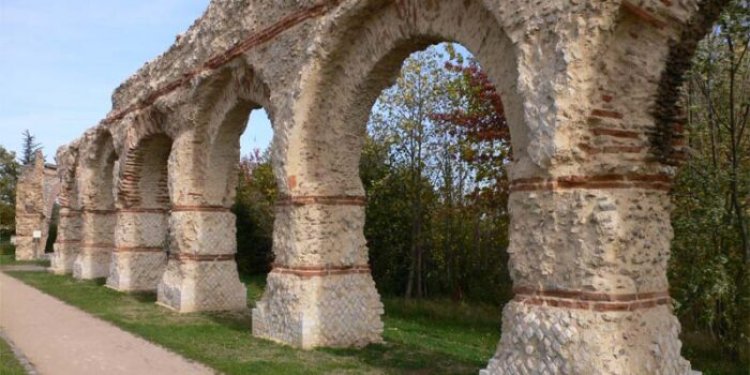 10 Beautiful Roman Aqueducts in the world
