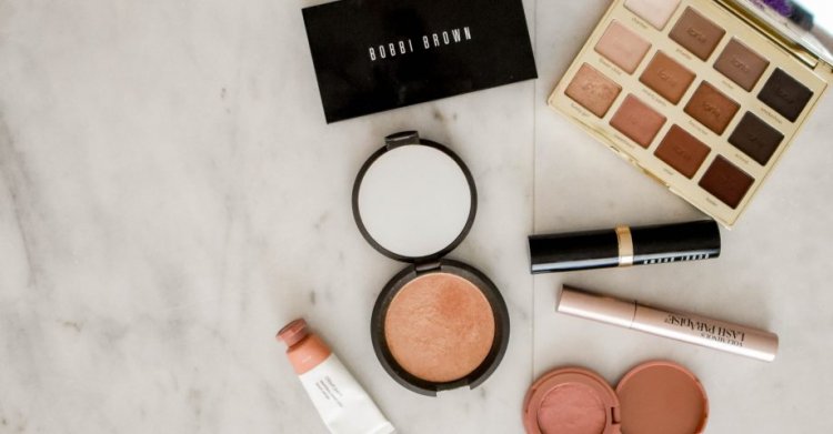 12 Simple Makeup Tips and Tricks for Beginners